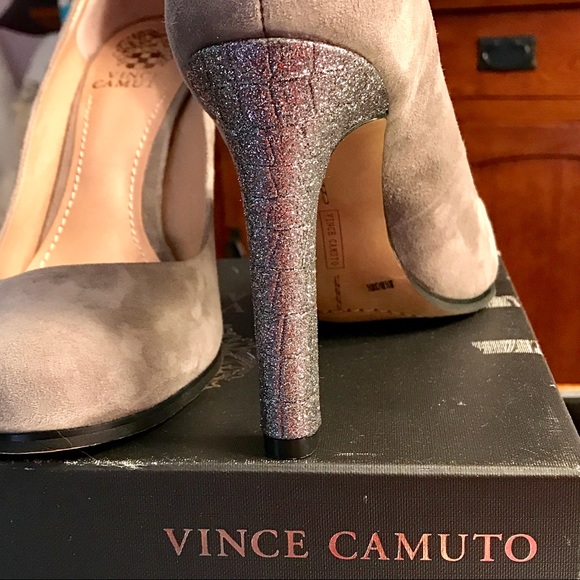 (SOLD) Vince Camuto 4” 8+1/2 Grey Suede w/ Box - Picture 7 of 11